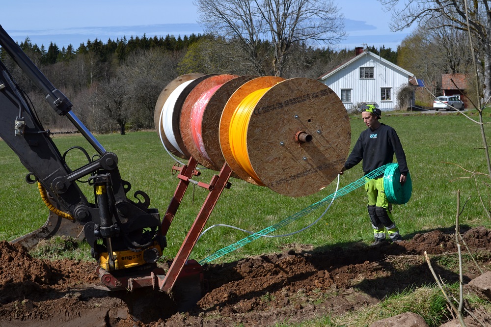 Att plöja ner fiberslangarna är effektivt